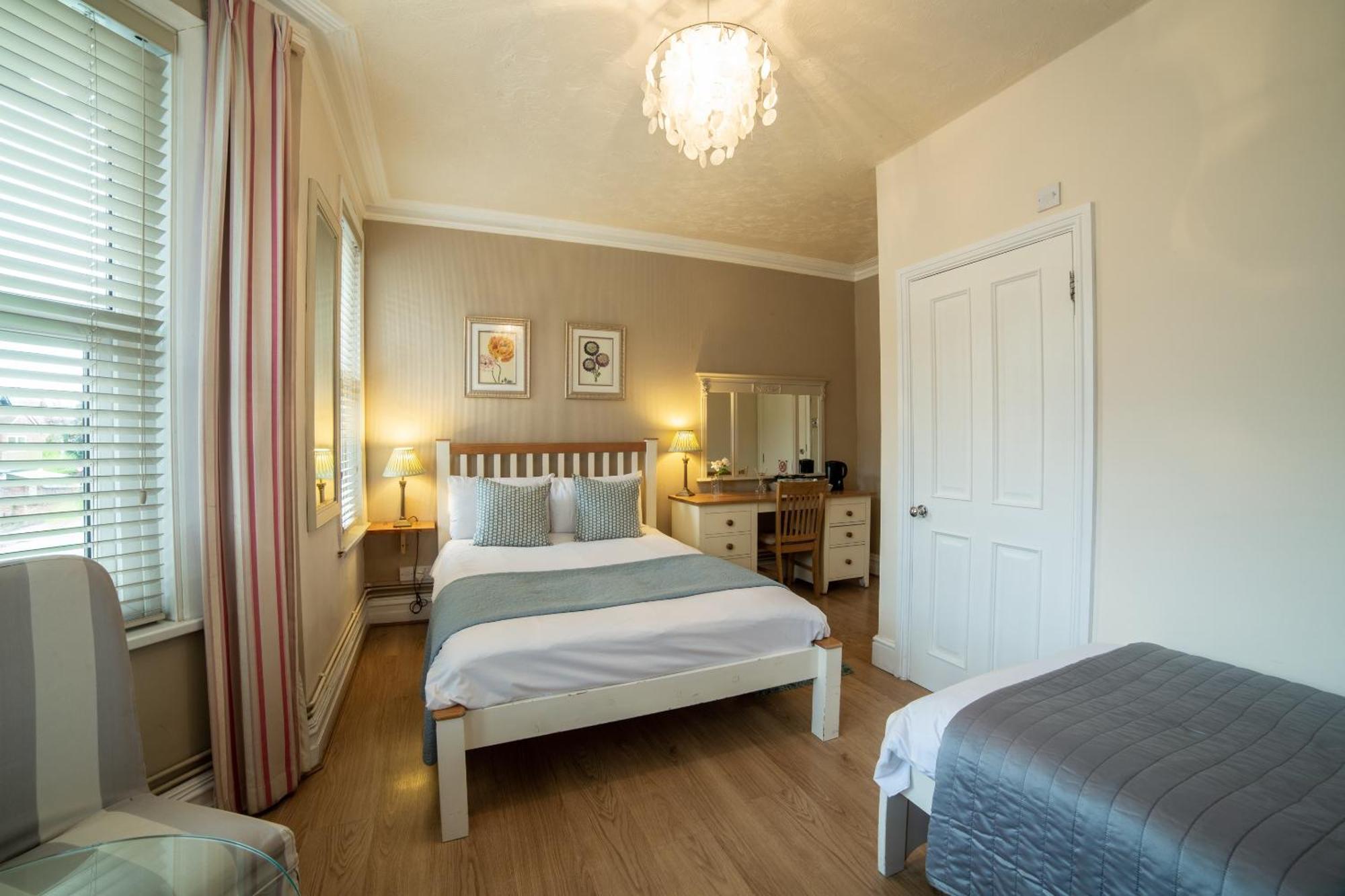 Oyo Lina Guest House Oxford Buitenkant foto