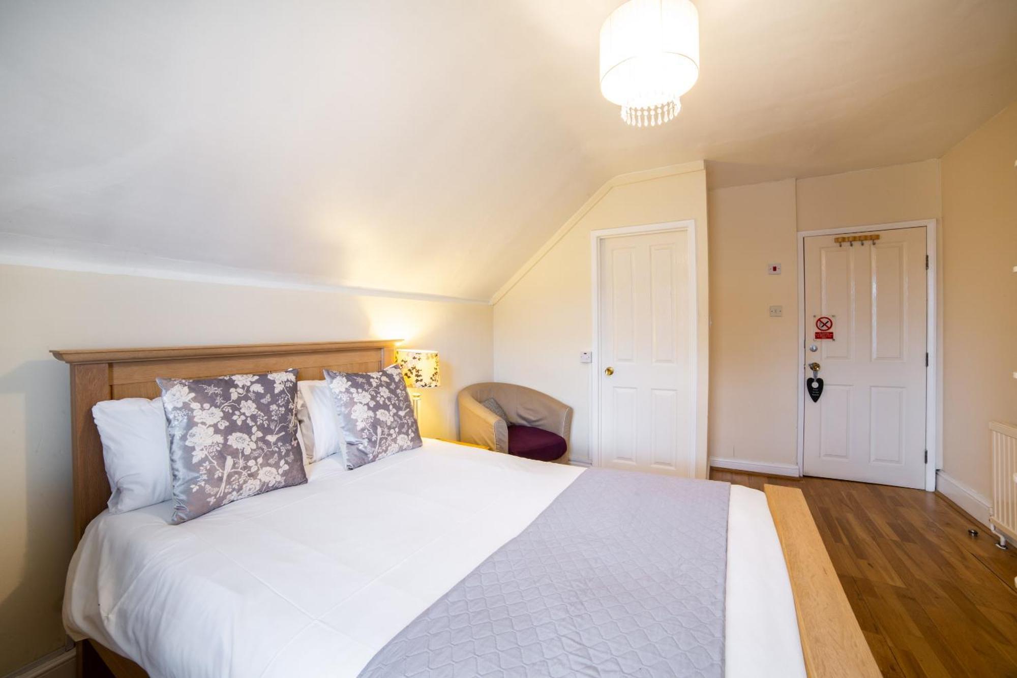 Oyo Lina Guest House Oxford Buitenkant foto