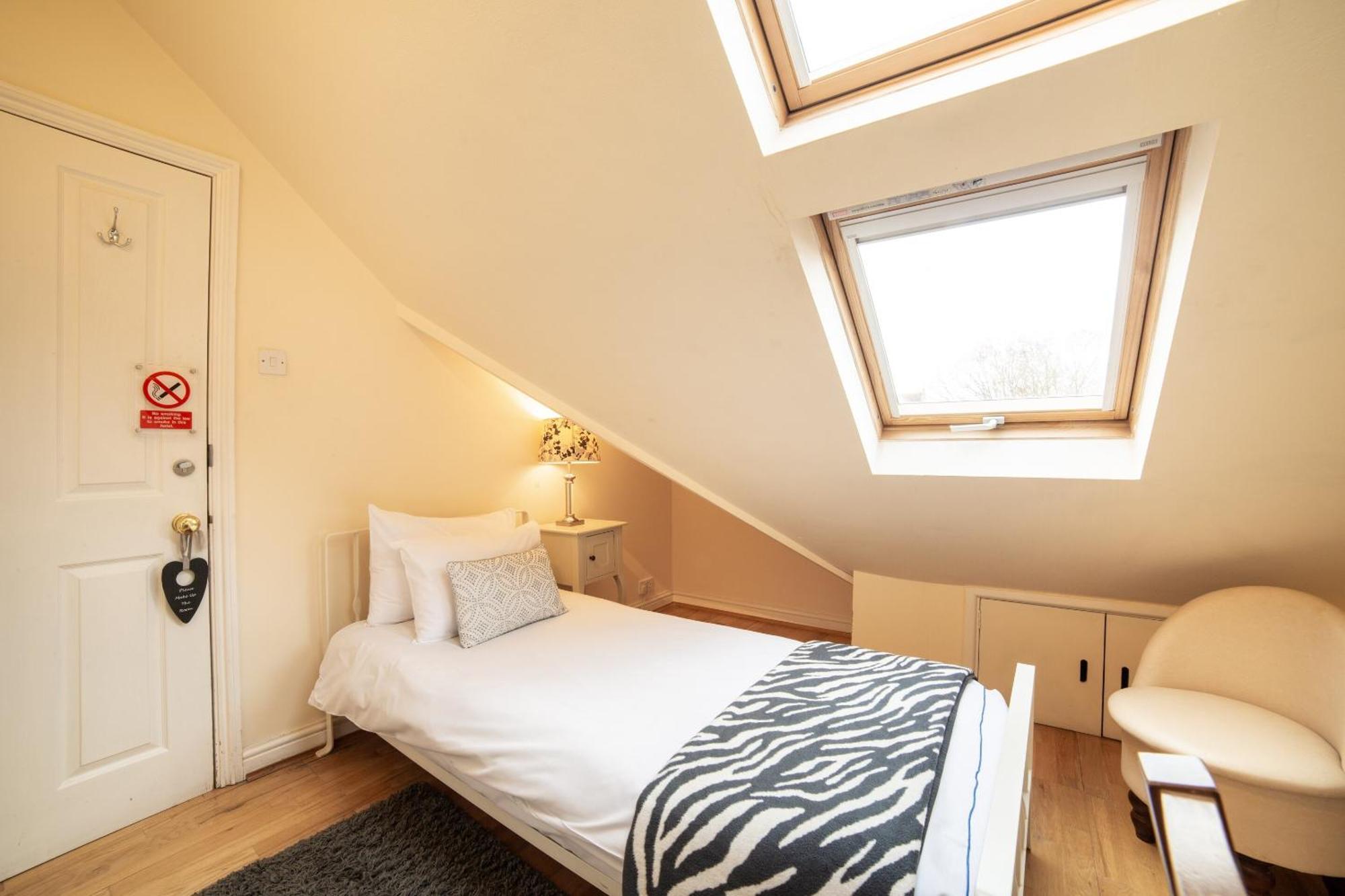 Oyo Lina Guest House Oxford Buitenkant foto