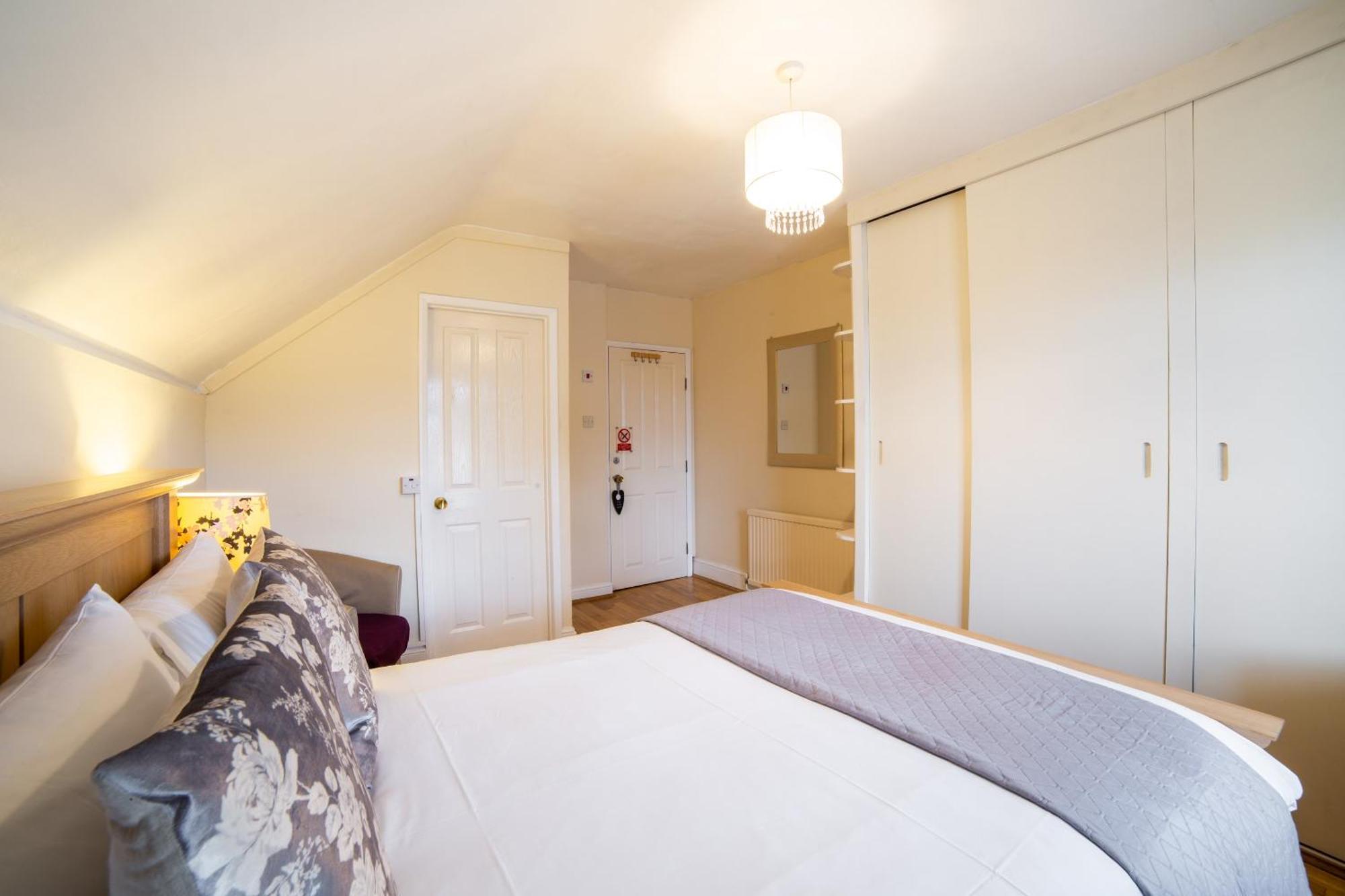 Oyo Lina Guest House Oxford Buitenkant foto