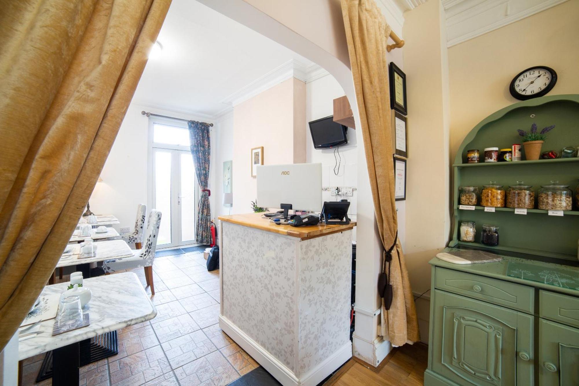 Oyo Lina Guest House Oxford Buitenkant foto