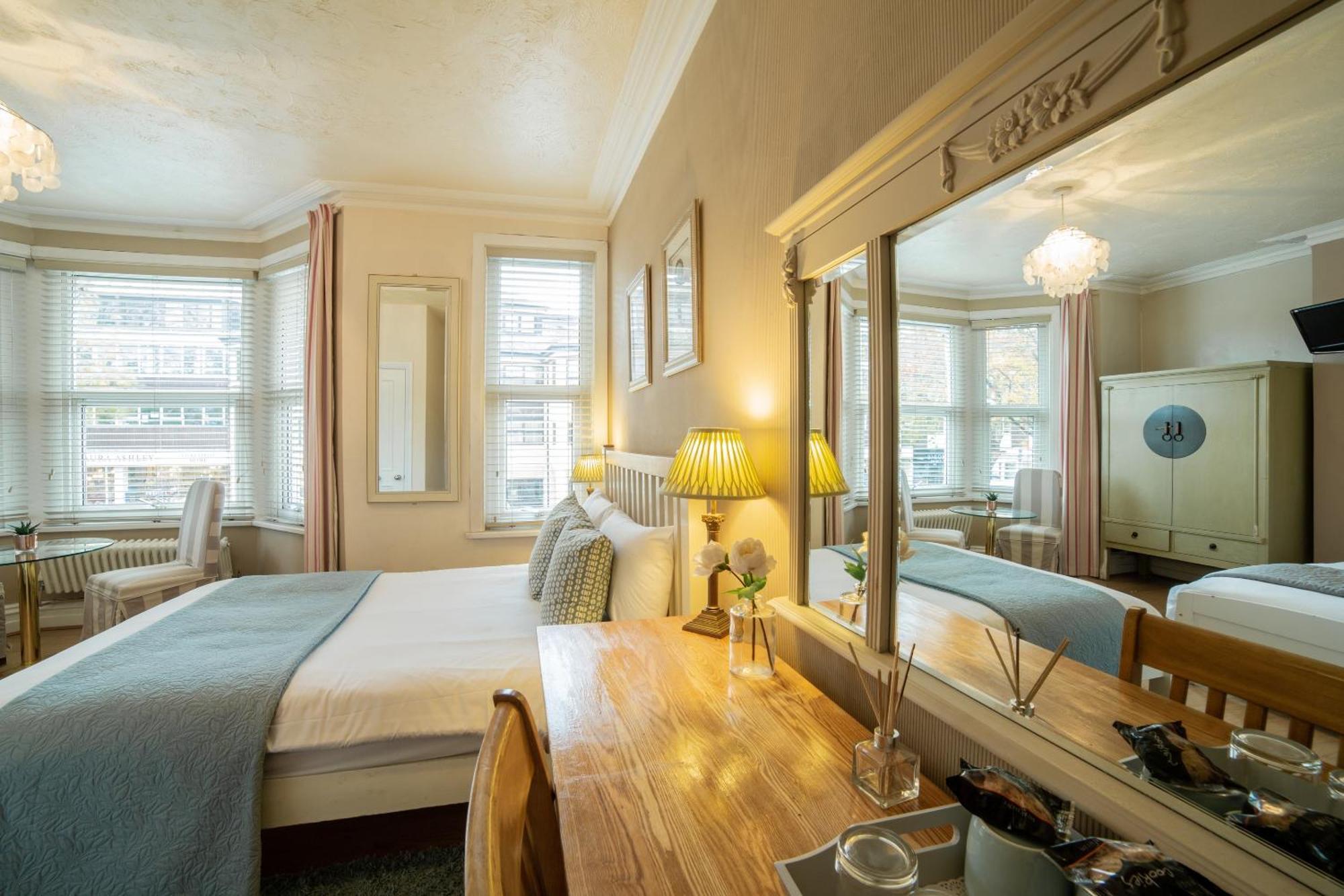 Oyo Lina Guest House Oxford Buitenkant foto